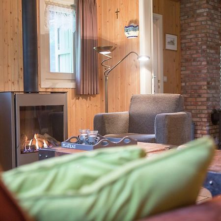 Villa Luxurious Chalet In Oud Turnhout With Large Garden à Oud-Turnhout Extérieur photo